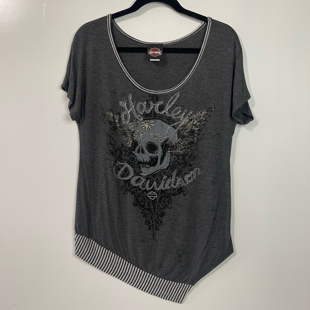 Harley Davidson Women’s top size large. Skull design!